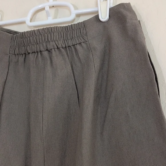NWT Topshop Tailored Pleat Front Gray Brown Bermuda Flow Shorts - Size 6 Petite - Picture 5 of 9